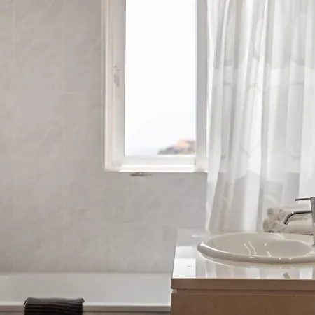 Vebella Ocean View * كانيكو